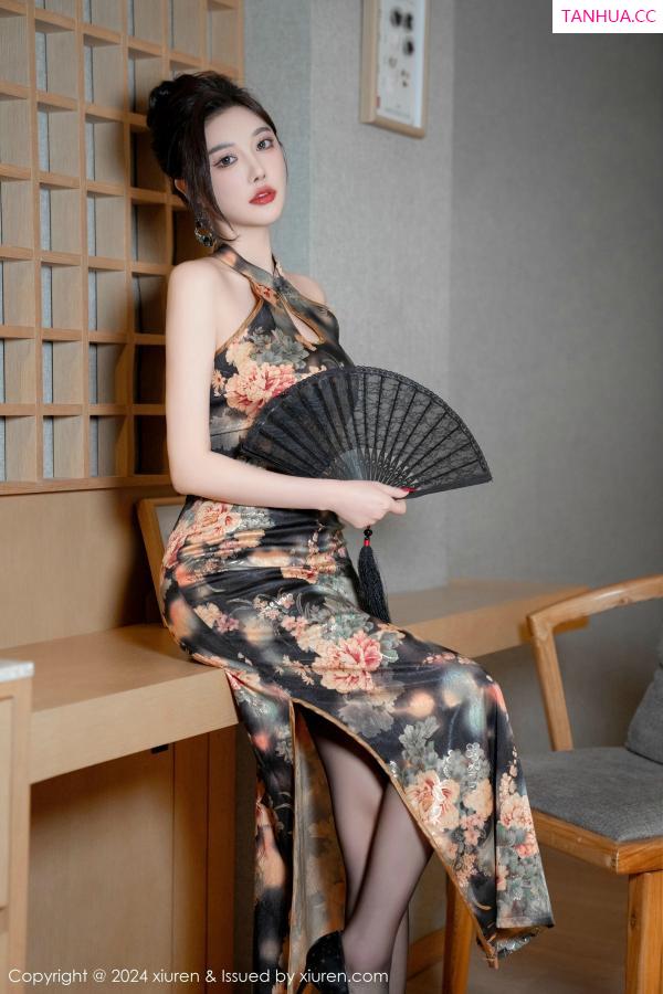 杨晨晨 sugar小甜心CC [XiuRen]高清写真图 2024.12.27 No.9675 杨晨晨Yome 旗袍美腿第20张图片